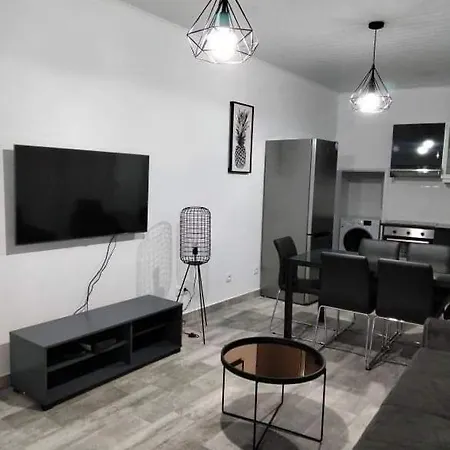 Sofia House * Πόντα Ντελγκάντα