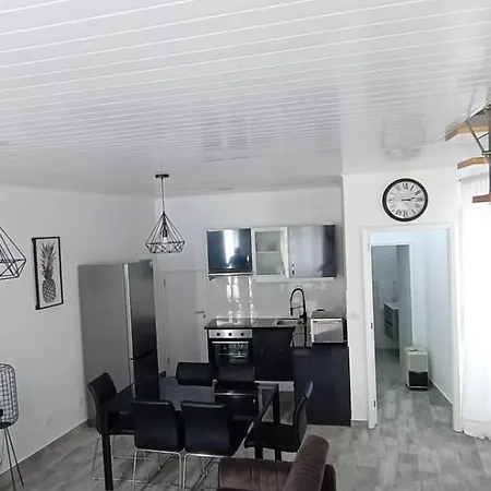 Sofia House * Πόντα Ντελγκάντα